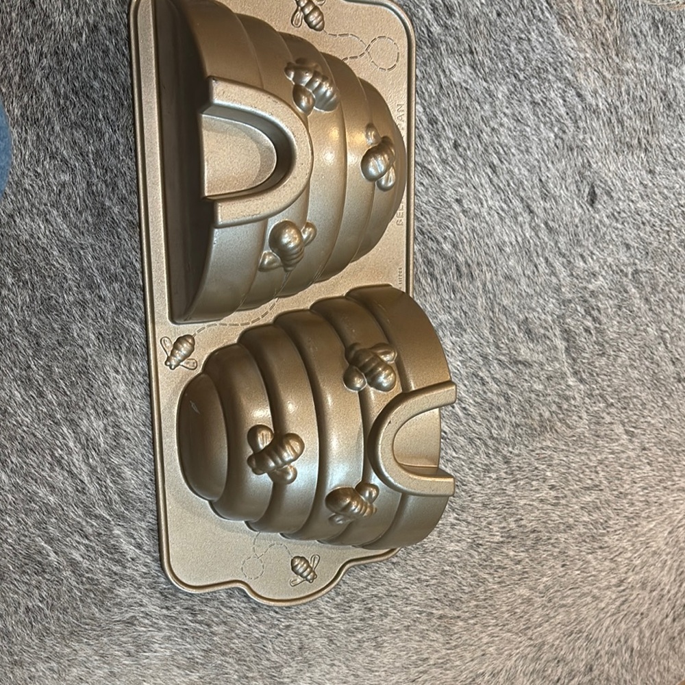 Nordic Ware Gold Beehive Cakelet Pan